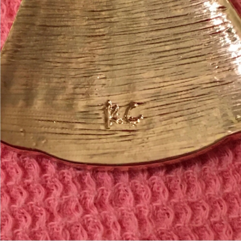 Kenneth Cole brooch angel pearlescent goldtone pin Holiday Vintage 1990s - Picture 3 of 4